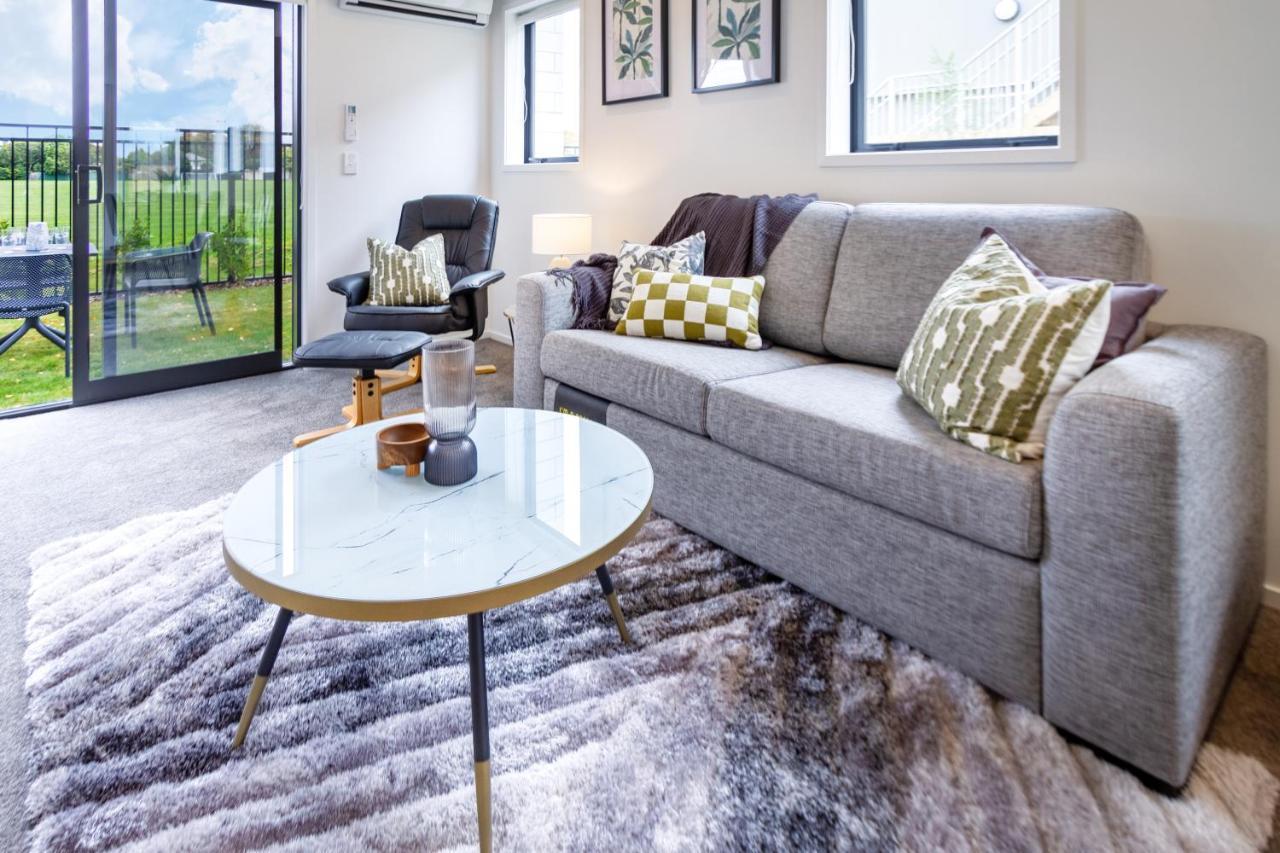 Peaceful Park View Townhouse 2 Bed W/Carpark Διαμέρισμα Κράισττσερτς Εξωτερικό φωτογραφία