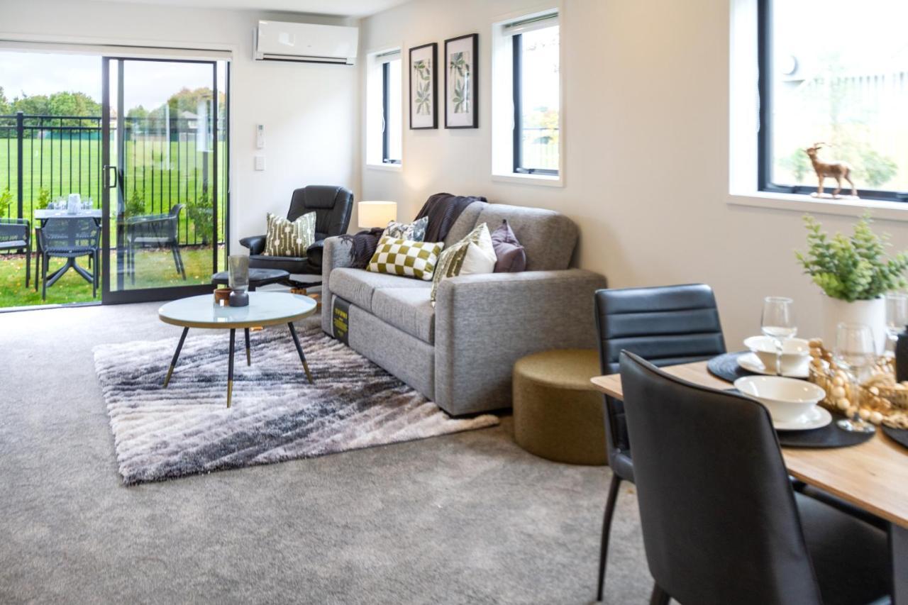 Peaceful Park View Townhouse 2 Bed W/Carpark Διαμέρισμα Κράισττσερτς Εξωτερικό φωτογραφία