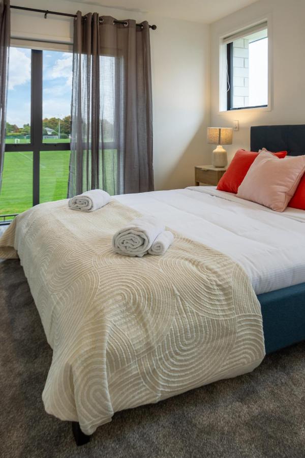 Peaceful Park View Townhouse 2 Bed W/Carpark Διαμέρισμα Κράισττσερτς Εξωτερικό φωτογραφία